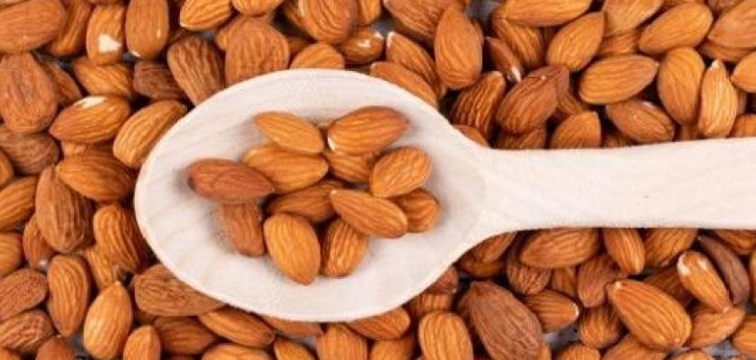 دراسة حديثة: تناول اللوز يومياً يقلل من الإصابة بأمراض القلب والسكري
