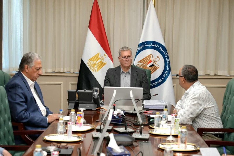 وزير البترول يتابع إجراءات العثور علي المفقودين بحادث البارج البحري والتعامل مع تداعياته وفق خطط الطوارىء