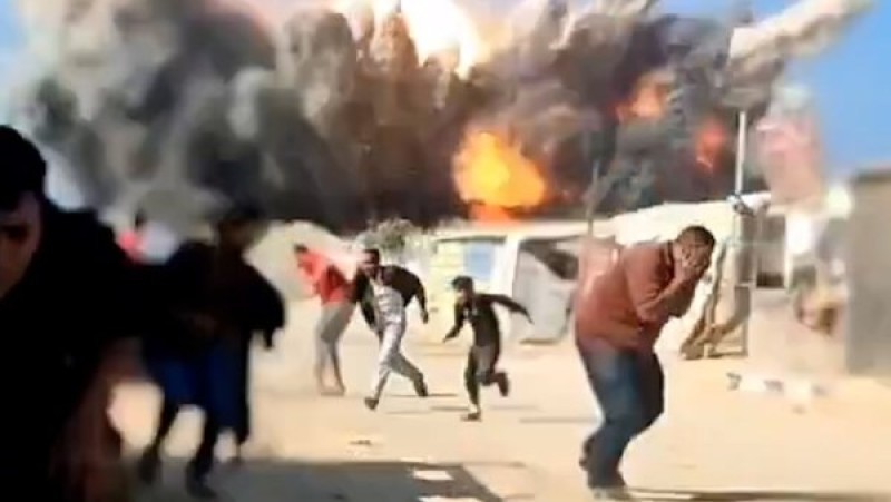 18 شهيدا في قصف الاحتلال  خيام النازحين في غزة