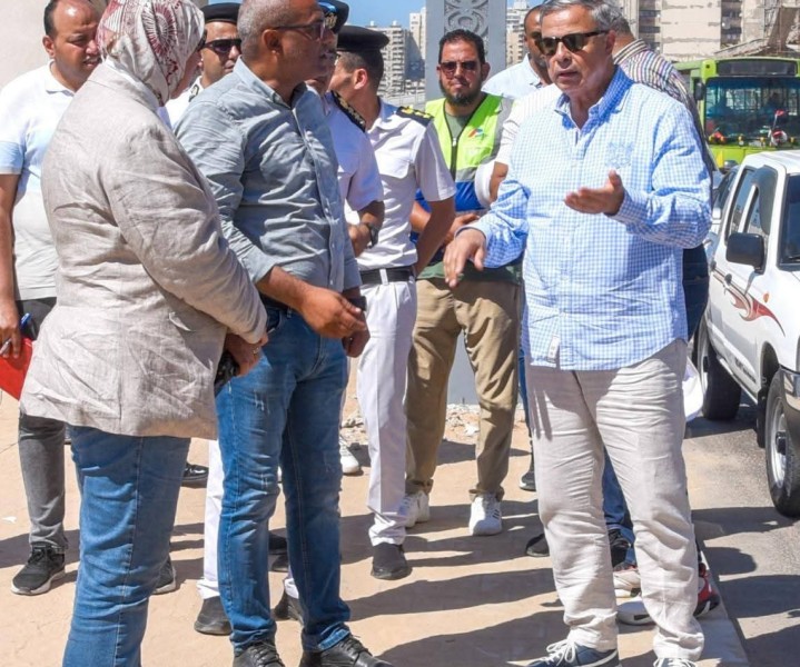 محافظ الإسكندرية يتفقد طريق الكورنيش للتأكد من التزام المنشآت والشواطئ بالضوابط القانونية