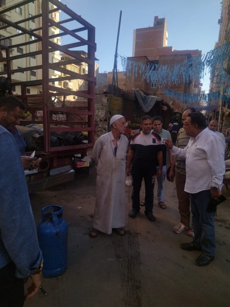 محافظ الدقهلية يستوقف سيارة توزيع أنابيب بوتاجاز ويشدد على الالتزام بالأوزان والمعايير