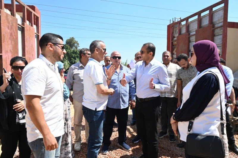 باستثمارات تتجاوز 900 مليون جنيه ... نائب محافظ البحيرة يتفقد مشروعات مياه الشرب والصرف الصحي بمركز بدر