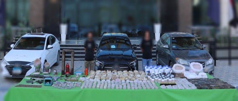 ضبط عنصرين جنائيين بحوزتهما 200 كيلو مخدرات و22 ألف قرص مخدر