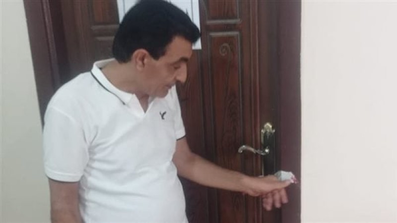 تشميع عيادتين ومعمل طبي لعملهما بدون ترخيص في قنا