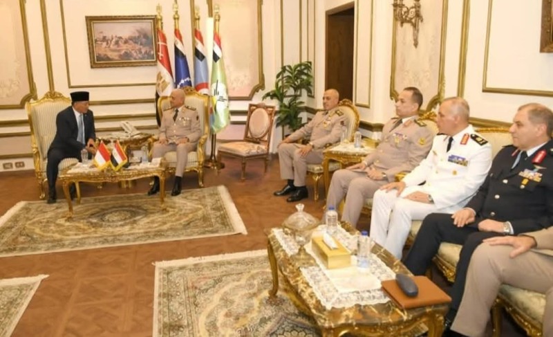 تفاصيل لقاء الفريق أول عبد المجيد صقر ووزير الدفاع الإندونيسي