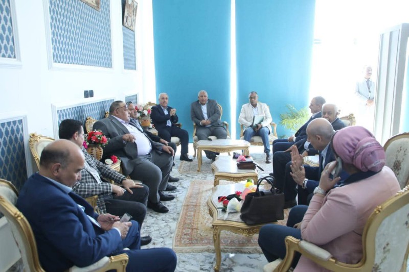 محافظ الوادي الجديد يلتقي وفدين من الهيئة الوطنية للصحافة ومؤسسة دار التحرير