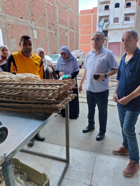وكيل وزارة تموين يقود حملة مفاجئة لضبط مخالفات المخابز ببندر ومركز المنصورة