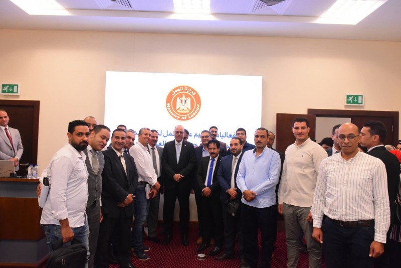 وزير العمل يُسلم عقود جديدة لذوي همم بالقاهرة لدمجهم في سوق العمل .. ويفتتح ندوة تثقيفية للتوعية بقانون العمل الجديد