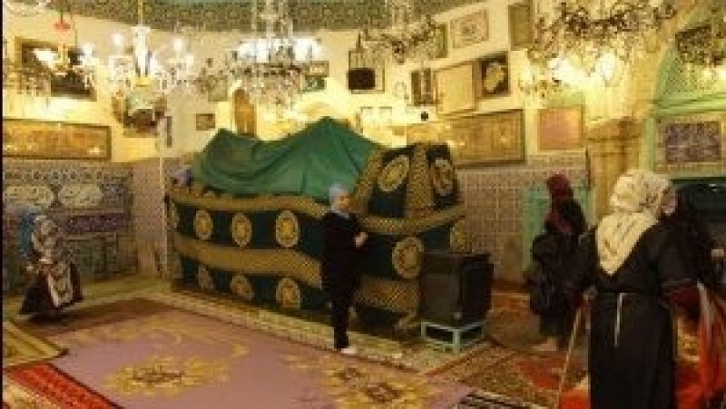الإفتاء: زيارة مقامات آل البيت والأولياء من أقرب القربات وليست بدعة أو شركا