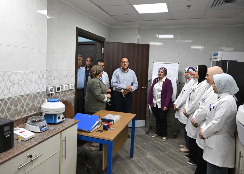 رئيس الوزراء يتفقد مشروع تطوير مركز قسطرة القلب بمستشفى شرق المدينة