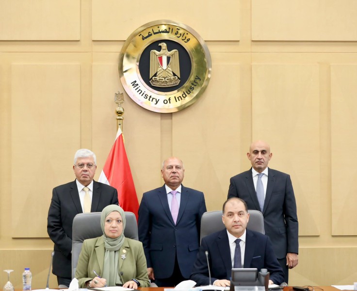 وزير الصناعة والنقل ووزيرا التعليم العالي والتربية والتعليم  يشهدون توقيع بروتوكول تعاون بين مصلحة الكفاية الإنتاجية وصندوق تطوير التعليم