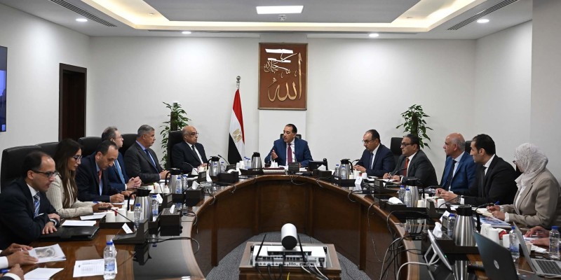 رئيس مجلس الوزراء يبحث كيفية استغلال قصر القطن بالإسكندرية