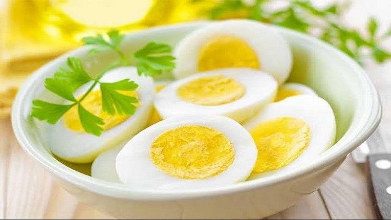ماذا يحدث لجسمك عند تناول البيض يومياً؟