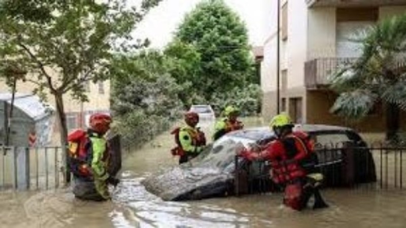 أمطار استوائية غزيرة تهدد ملايين الأمريكيين بفيضانات خطيرة