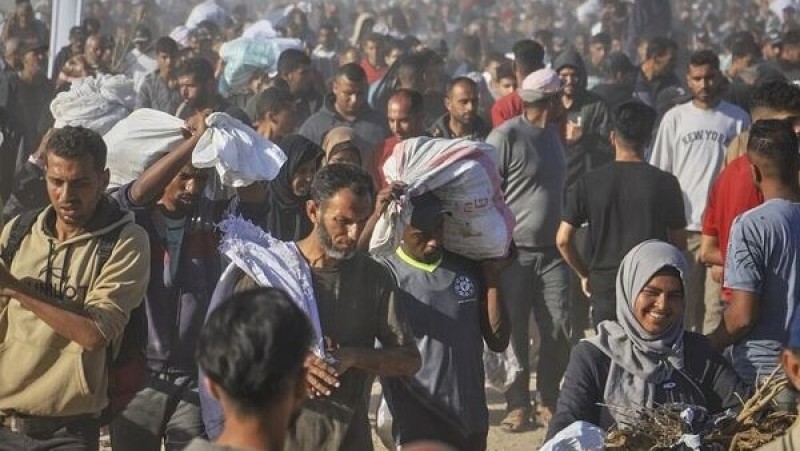 17 شهيدا وعشرات المصابين في استهداف الاحتلال لمراكز المساعدات بغزة