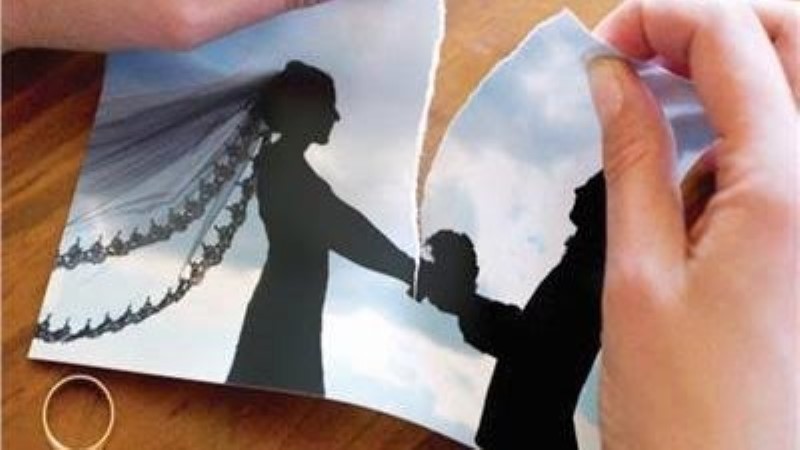 “أنت محرمة علي” هل يقع بها طلاقا؟ عطية لاشين يوضح الحكم الشرعي