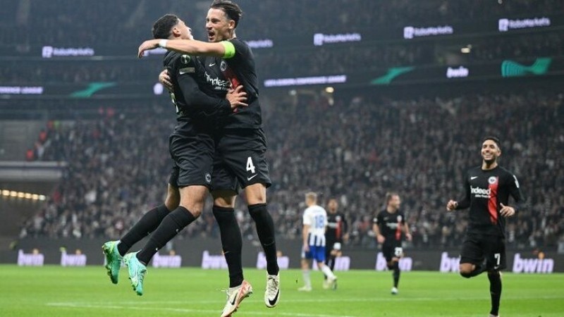 ليفربول يقترب من التعاقد مع مهاجم فرانكفورت في صفقة ضخمة