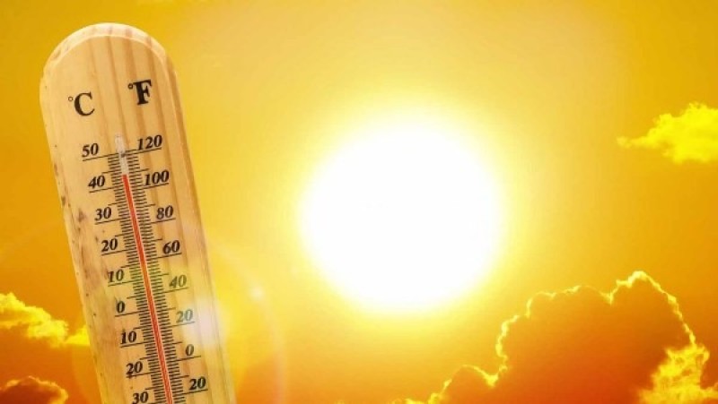 الأرصاد تطلق إنذارًا عاجلًا والقاهرة تتخطى 40 درجة