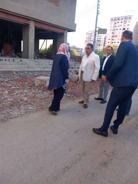 محافظ الدقهلية يشكر عمال النظافة ويوجه بإزالة مخالفات الأبراج بطلخا فورًا
