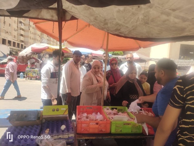 رئيسة حي غرب الإسكندرية تشهد فاعليات سوق اليوم الواحد ببشاير الخير ٣ و٥ بالقباري