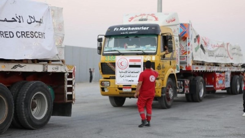 السيسي: قطاع غزة يحتاج من 600 إلى 700 شاحنة مساعدات يوميا