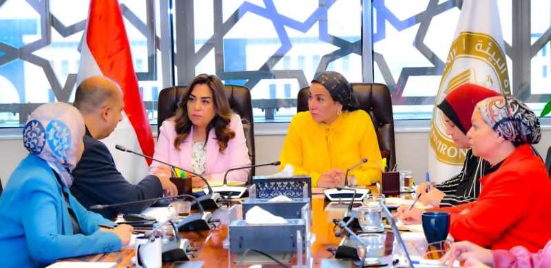لقاء لمُتابعة ملفات البيئة: د. منال عوض تجتمع بالرئيس التنفيذي لجهاز تنظيم المُخلفات