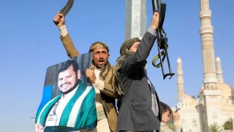 الحوثيون يهددون باستهداف سفن الشركات المتعاملة مع موانئ الاحتلال
