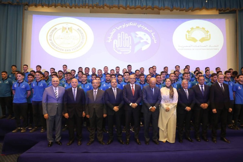 وزير العمل شارك في حفل تخرج الدفعة الرابعة لطلاب مدرسة السويدي للتكنولوجيا