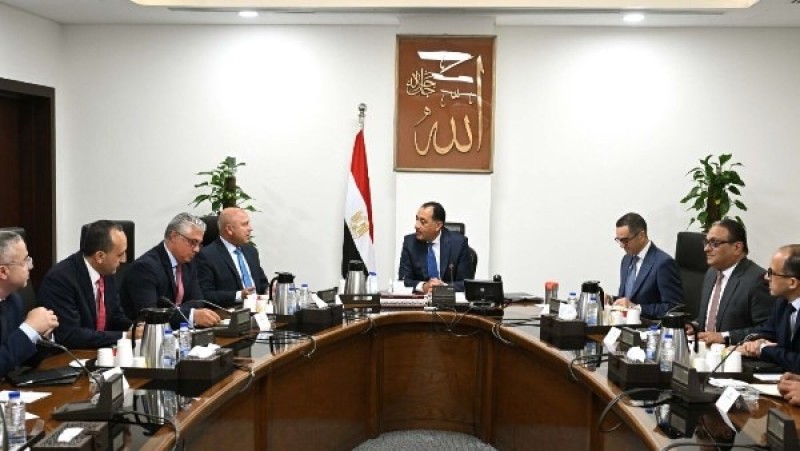 مدبولي: حوافز ”خارج الصندوق” لتوطين صناعة السيارات الكهربائية في مصر