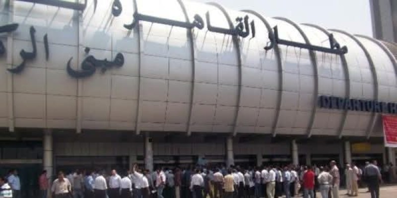 سنقاضي مروجي الأخبار الكاذبة، المصرية للمطارات تنفي حظر استخدام الكراتين