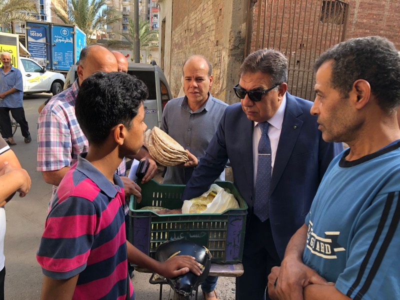 الدقهلية: المحافظ في جولة تفقدية بطلخا لمتابعة مستوى النظافة وحالة الاشغالات والمخابز