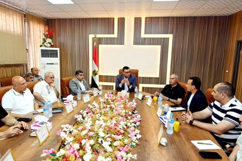 وزير الإسكان يعقد اجتماعًا بمقر جهاز ”برج العرب الجديدة” لمتابعة سير العمل بمختلف القطاعات بالمدينة