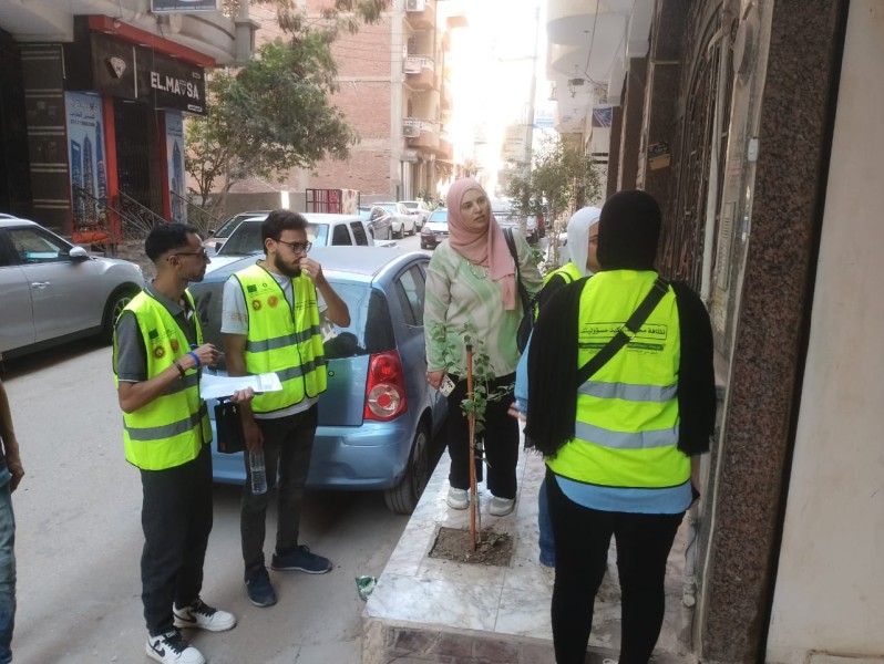 المحافظ يتابع فعاليات مشروع فصل وجمع المخلفات من المصدر بمنطقة مبارك بالمنصورة
