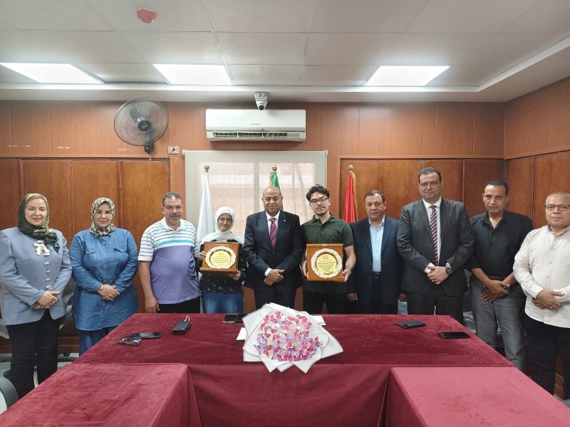 ”الرشيدي” يكرم الأولي والتاسع علي مستوي الجمهورية في الشهادة الثانوية العامة أبناء تعليم الدقهلية