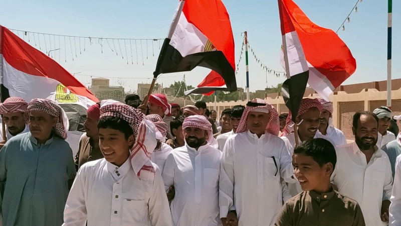 أصغر مشارك بإنتخابات مجلس الشيوخ يرفع علم مصر برأس سدر