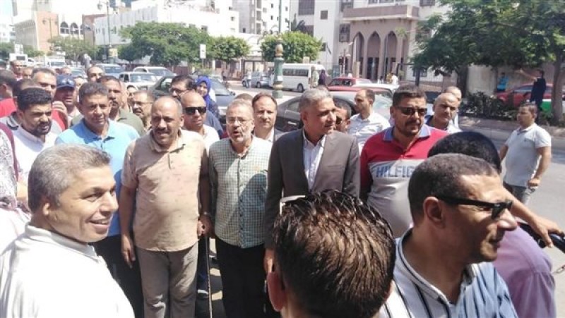 رئيس شركة البحيرة لتوزيع الكهرباء يدعو العاملين للمشاركة في انتخابات مجلس الشيوخ 2025