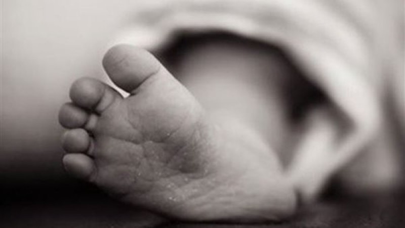 عقد زواج عرفي .. حبس ربة منزل وعاطل ألقيا طفلهما أمام مسجد بالإسكندرية