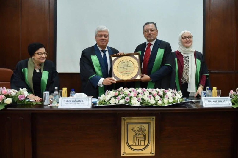 وزير التعليم العالي يترأس لجنة مناقشة رسالة دكتوراه بكلية التخطيط الإقليمي والعمرانى بجامعة القاهرة