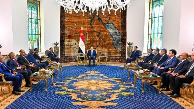 السيسي يشدد على دعم مصر الكامل لإنهاء الأزمة الإنسانية بالسودان