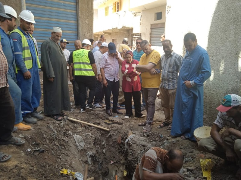 رئيس شركة المياه البحيرة يوجه بإمداد المنازل المتأثرة بالمياه عبر سيارة ضخ على الشبكة” صور ”