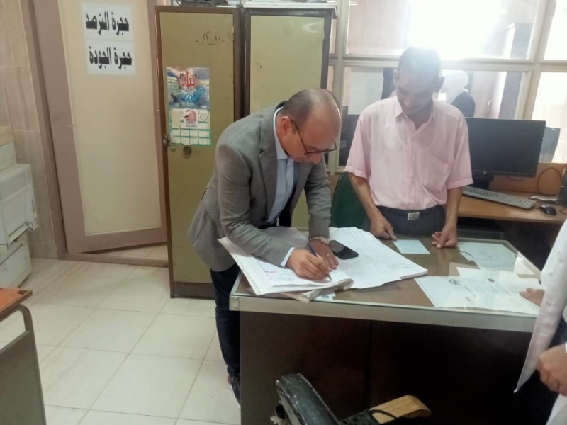 محافظ الدقهلية: إحالة المدير الإداري بمستشفى الجلدية والجذام للتحقيق لتقصيره في أداء مهام العمل