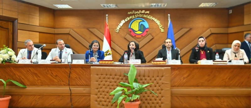 محافظ البحيرة تستعرض جهود تنفيذ الاستراتيجية الوطنية للسكان