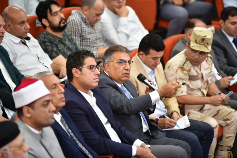 محافظ الدقهلية يجتمع بوكلاء الوزارات ورؤساء المرافق لرفع جاهزية مواجهة الأزمات والكوارث
