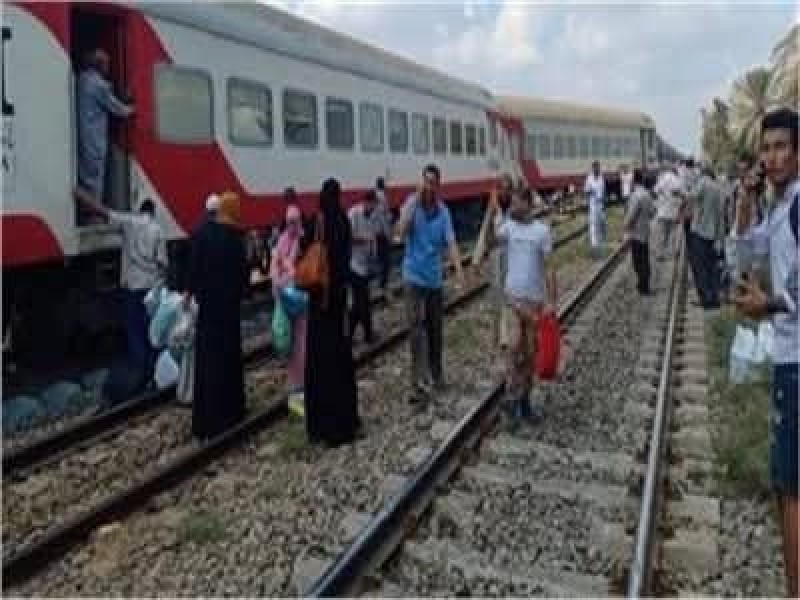 إصابة ضابط شرطة بعد أن سقط من قطار أثناء سيره بقوص قنا
