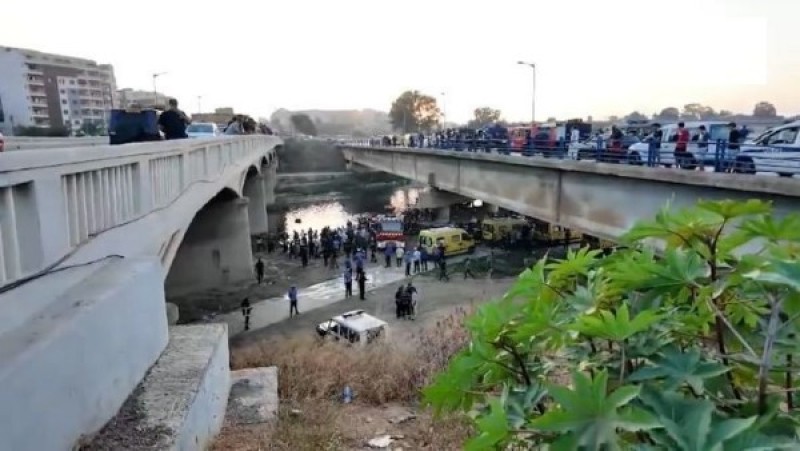 مصرع 18 شخصا في حادث سقوط حافلة بالجزائر