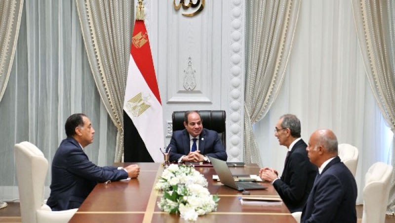 السيسي يوجه الحكومة بدعم قدرات شبكات الاتصالات وتوسيع مناطق التغطية
