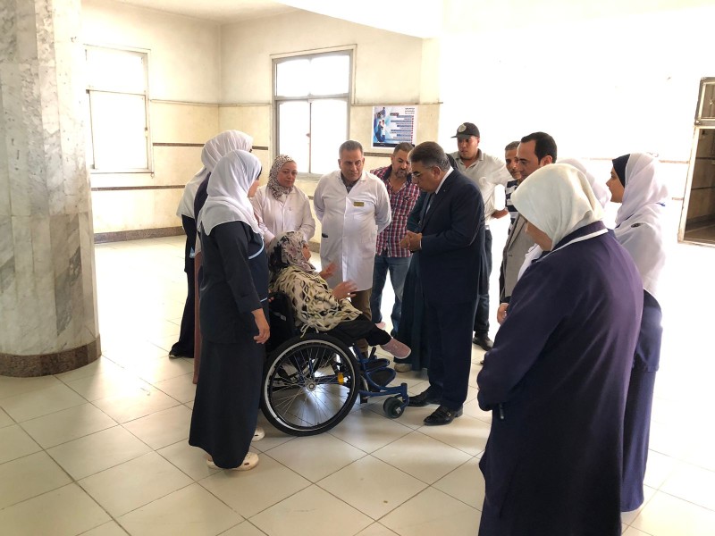 محافظ الدقهلية يتفقد مستشفى شبراهور في زيارة مفاجئة في جولته الصباحية