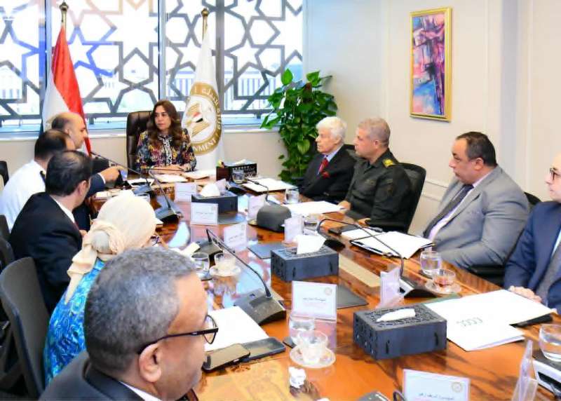 وزيرة التنمية المحلية والقائم بأعمال وزير البيئة تترأس أول إجتماع لمجلس إدارة تنظيم إدارة المُخلفات