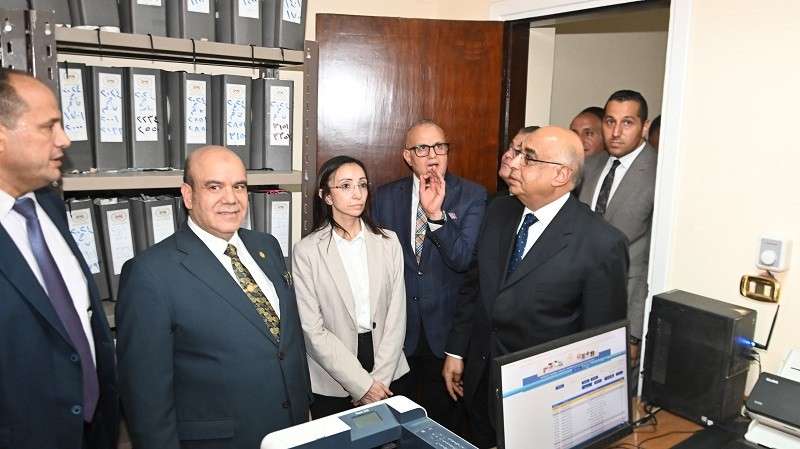 وزير العدل ومحافظ البحيرة يتفقدان مكتب توثيق الشهر العقاري بكفر الدوار