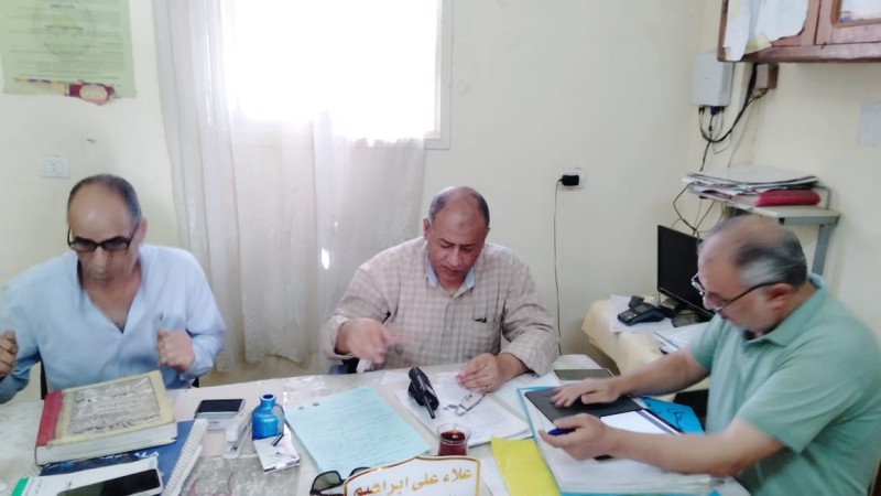 وكيل زراعة البحيرة يبحث شكاوى المواطنين بجمعية قرقاص بإدارة دمنهور الزراعية